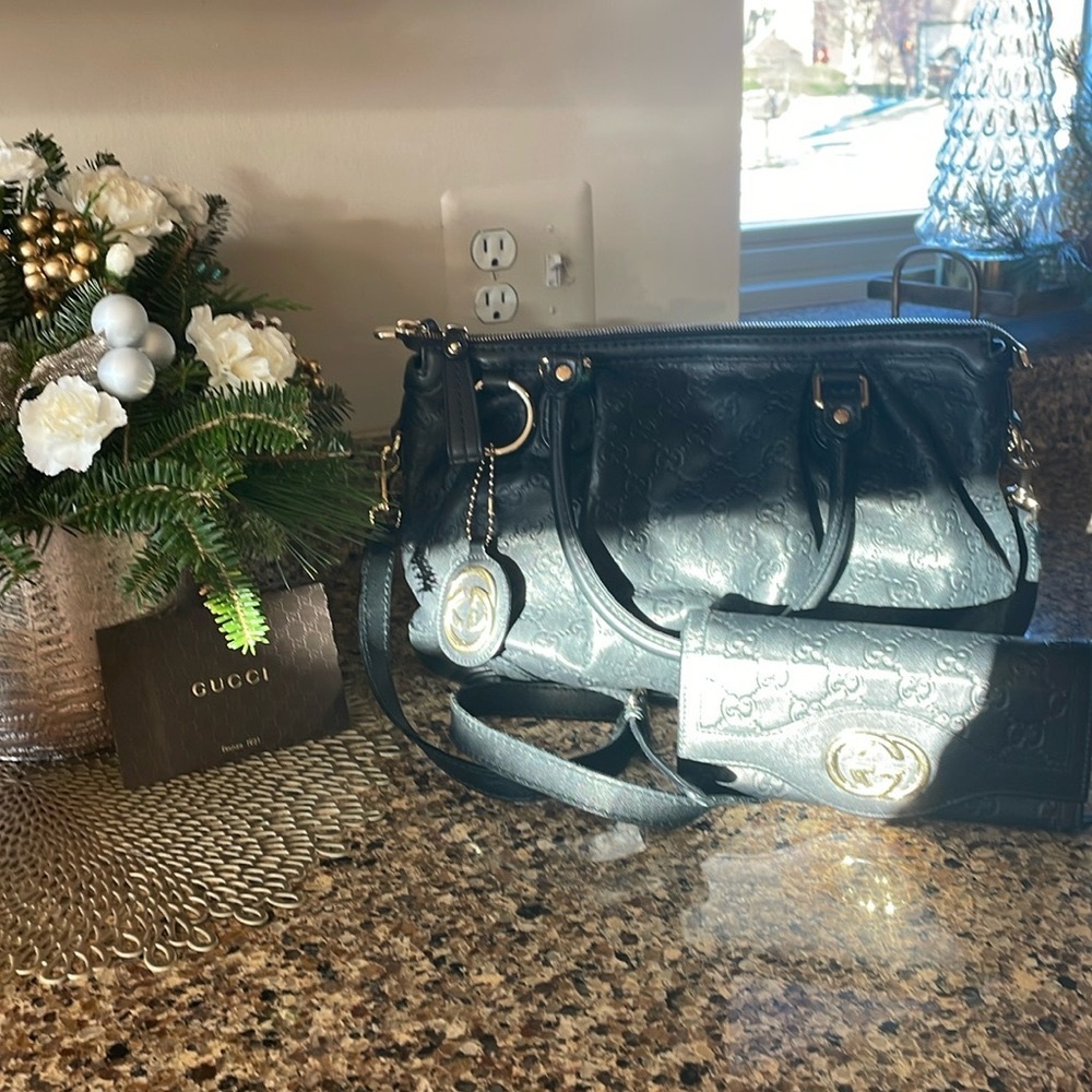 Exquisite perfect condition Gucci leather bag and wallet set